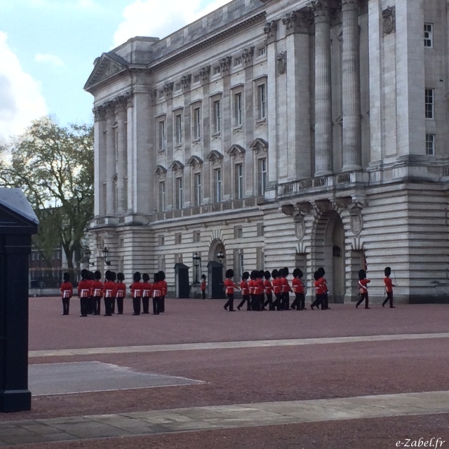 Buckingham releve garde